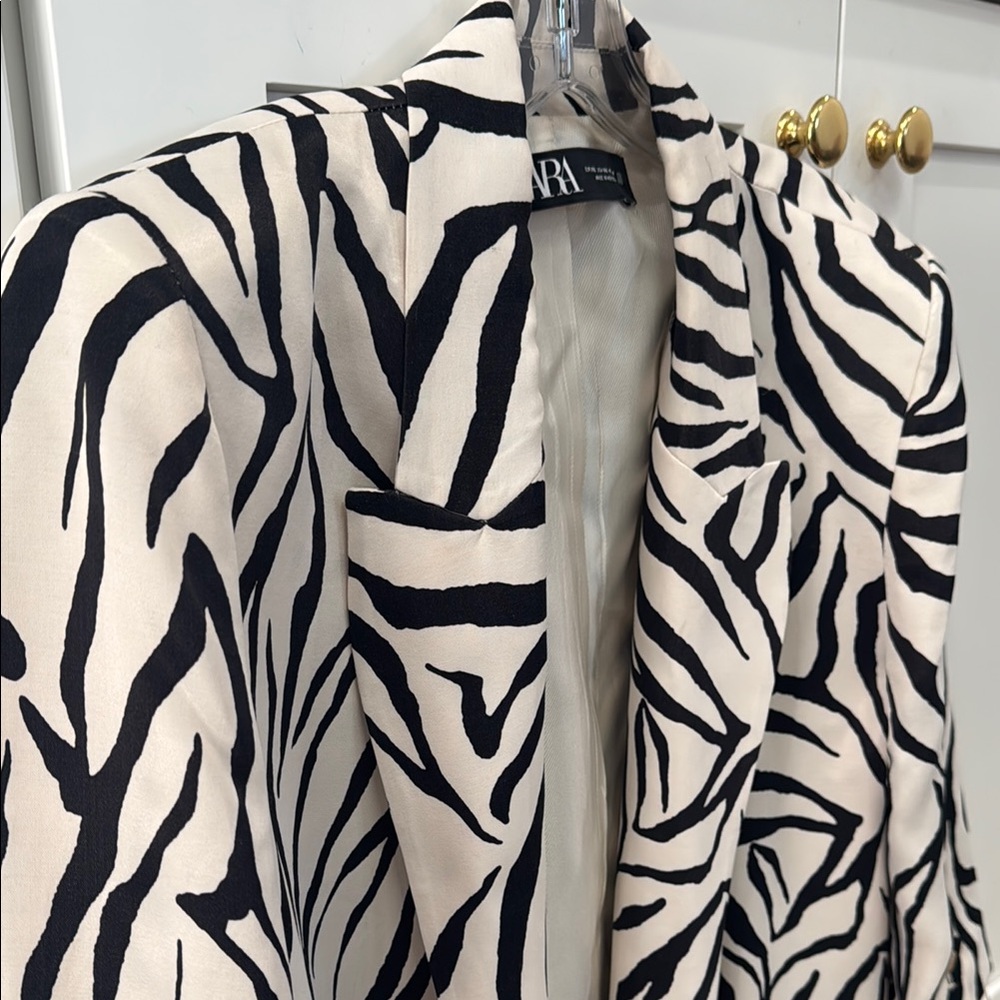 Zara Women's Zebra Blazer XXL - Picture 4 of 5